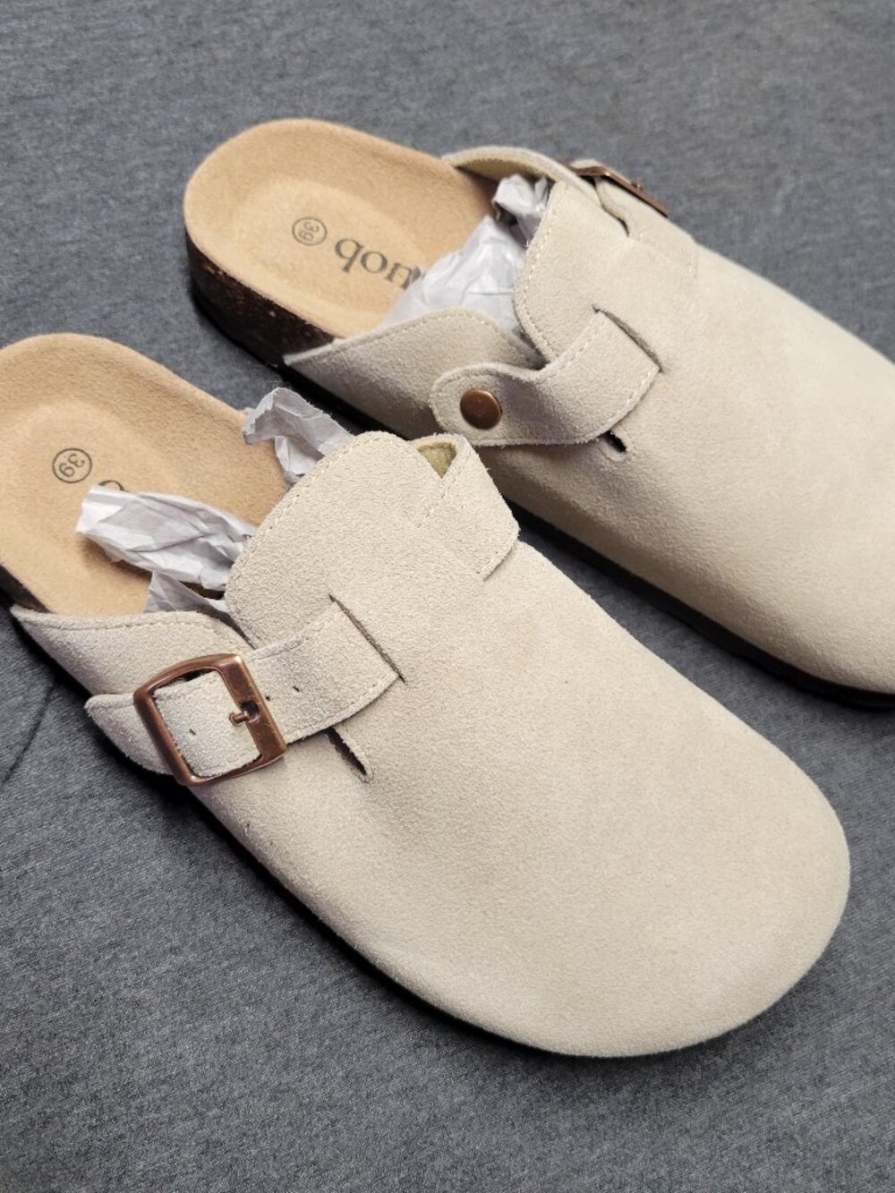 Womens shoes, quomfort, size 39 (8 to 81/2)  tan, new